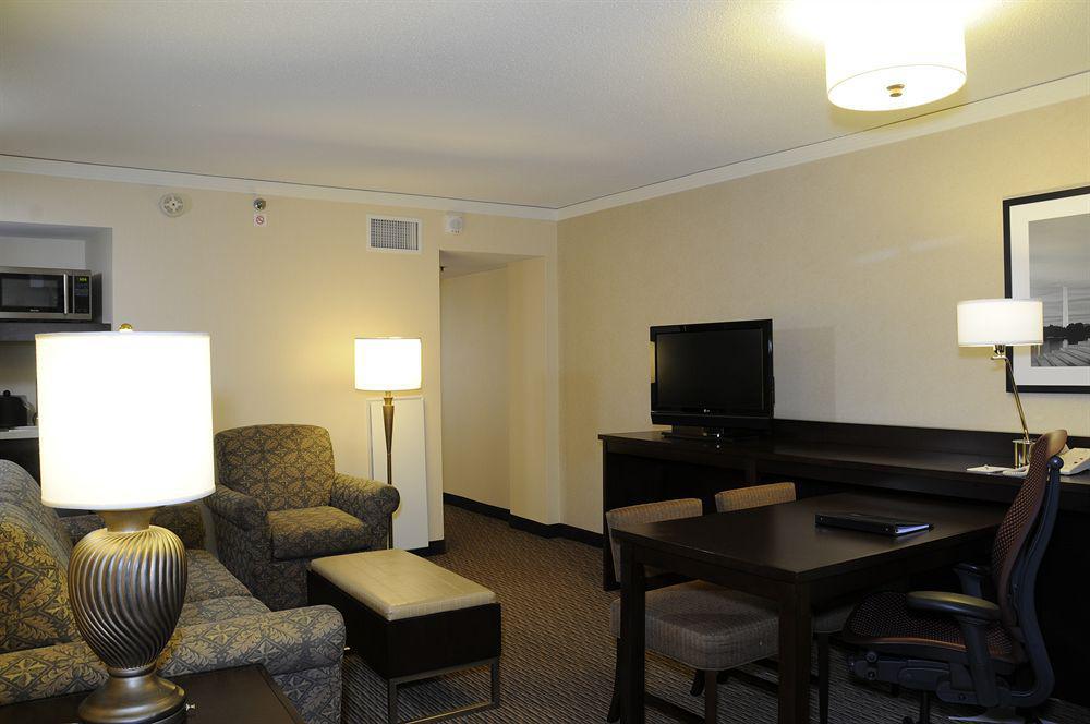 Embassy Suites Tysons Corner Exterior foto