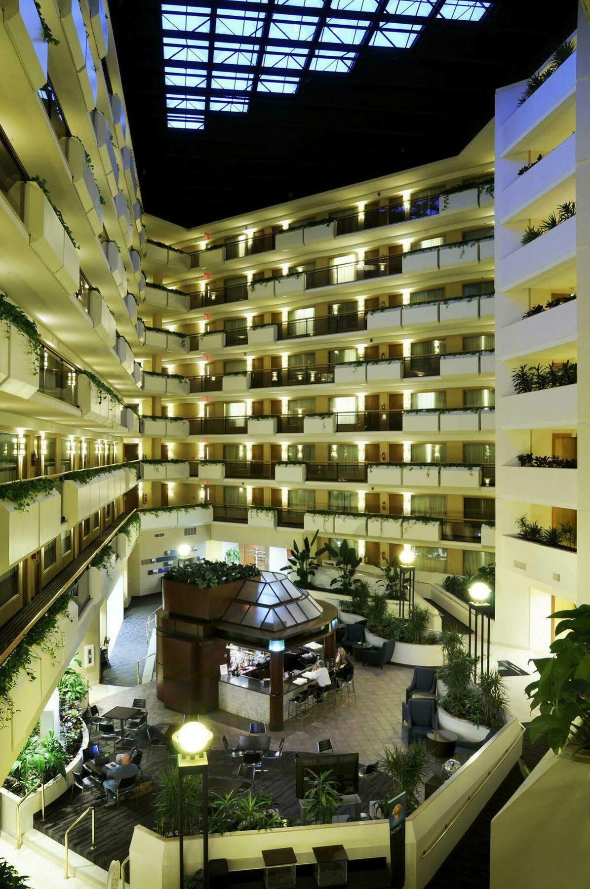 Embassy Suites Tysons Corner Interior foto
