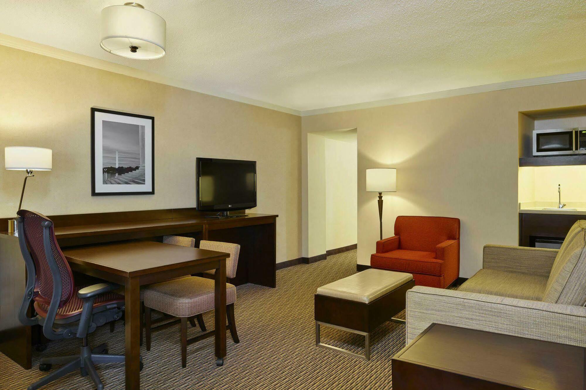 Embassy Suites Tysons Corner Exterior foto